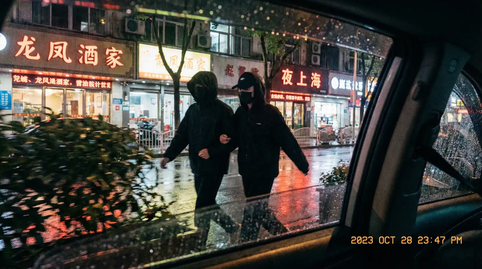 酷游官网 - 顶流明星深夜密会现场抓拍照片